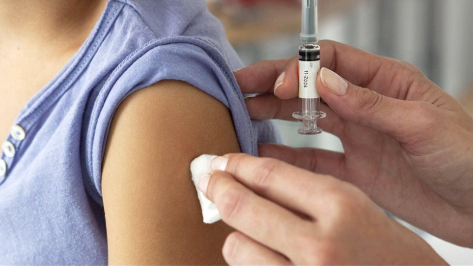 ΕΟΔΥ: Το αντιγριπικό εμβόλιο μειώνει τον κίνδυνο βαριάς νόσησης και θανάτου