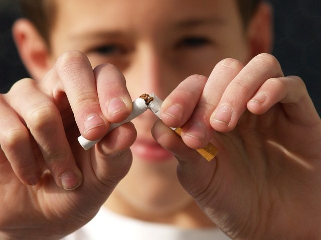 Πώς θα βοηθήσετε τους έφηβους να σταματήσουν το κάπνισμα;