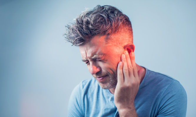 Πόνος στο αυτί: Πότε είναι από κρύωμα και πότε από μόλυνση – Συμπτώματα