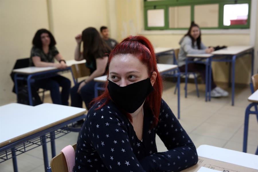 Χρήση μάσκας στα σχολεία: Είναι τελικά ένα μέτρο που θα βοηθήσει;