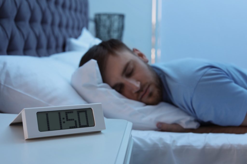 Αϋπνία: Τι αποκαλύπτει η ώρα που ξυπνάτε μέσα στην νύχτα για την υγεία σας