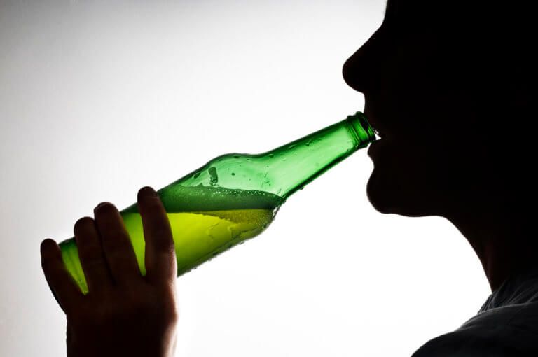 Γλυφοσάτη: Αυτή η δραστική ουσία στο καρκινογόνο Roundup βρέθηκε στο 95% από μπίρες και κρασιά