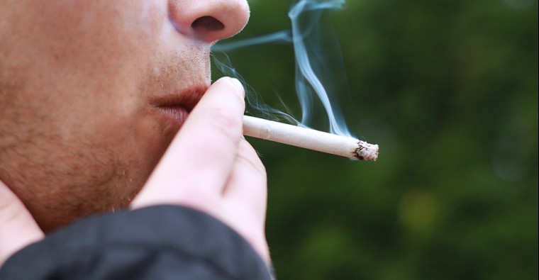 Νέα έρευνα αποκαλύπτει τους κινδύνους που έχουν τα άφιλτρα τσιγάρα