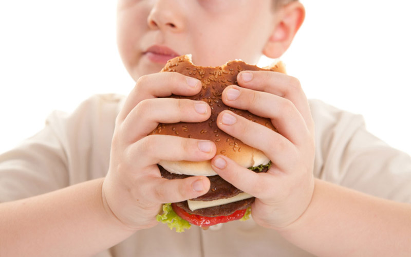 Παιδική παχυσαρκία: Τα παιδιά χωρισμένων γονιών είναι πιο επιρρεπή στο φαγητό