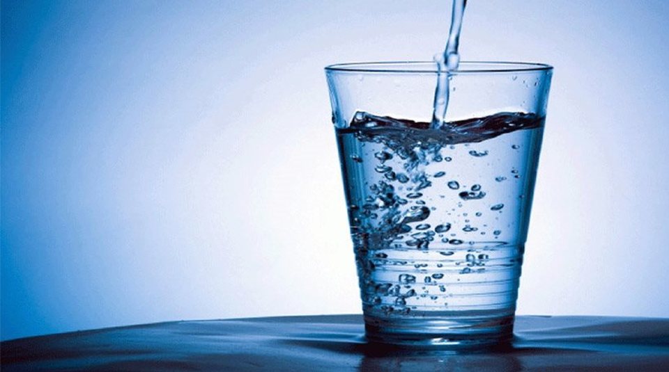Γιατί πρέπει να πίνουμε νερό το πρωί - Ποια τα οφέλη για τον οργανισμό μας