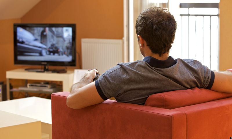 Έρευνα: H καθιστική ζωή μπροστά από την τηλεόραση η κυριότερη αιτία καρδιακών επεισοδίων